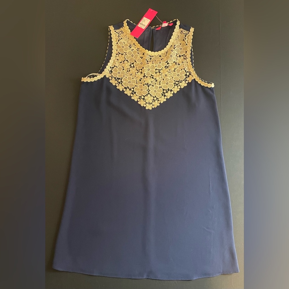 Lilly Pulitzer Nala Soft Shift. Color is True Navy. Size 6